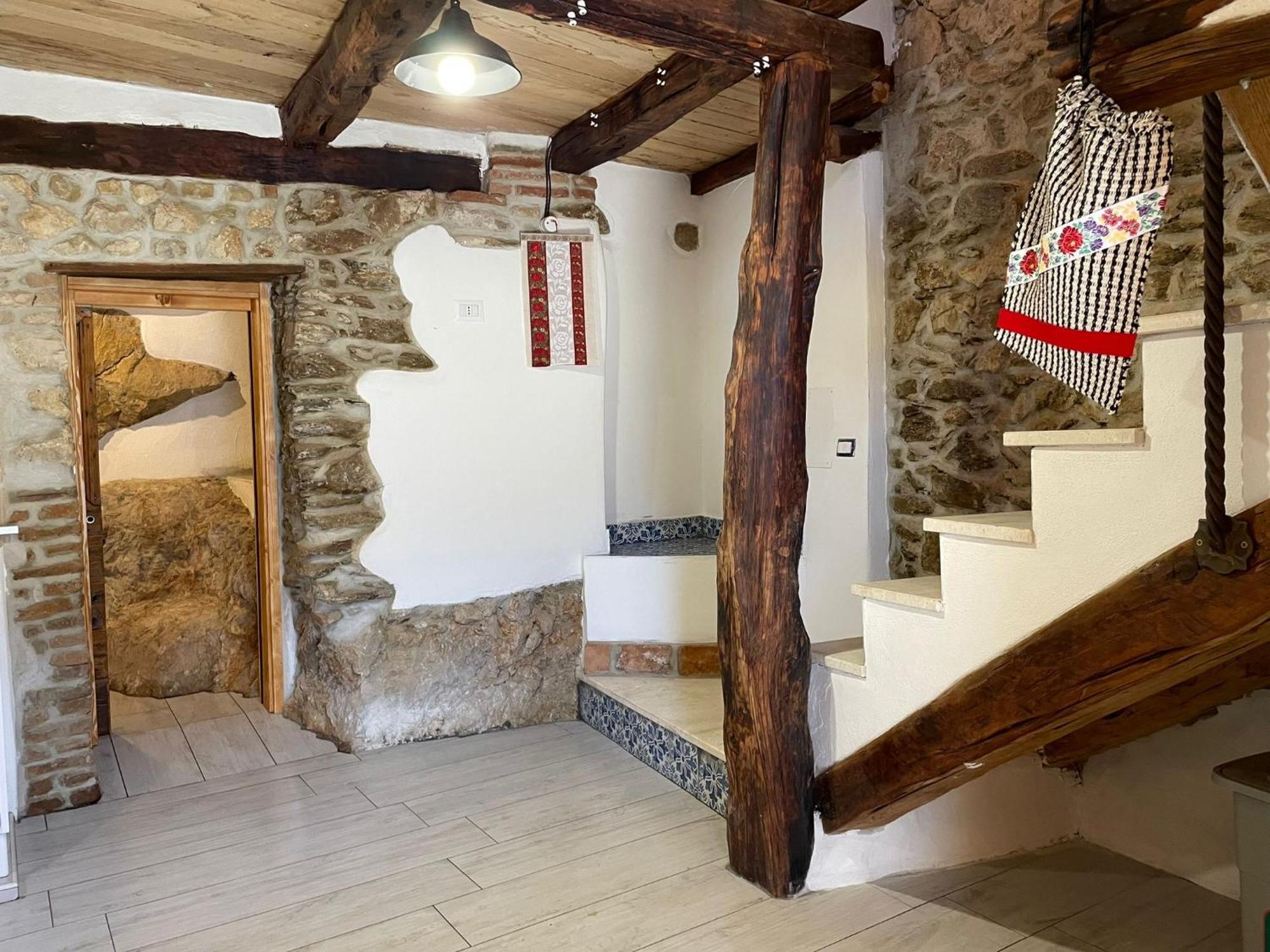 Antica Dimora Fora E' Muros Ammentos Posada Esterno foto